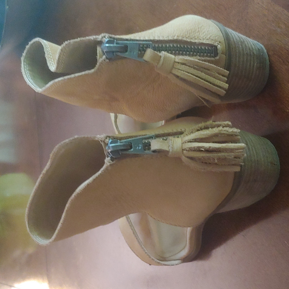Shoes - Picture 2 of 5